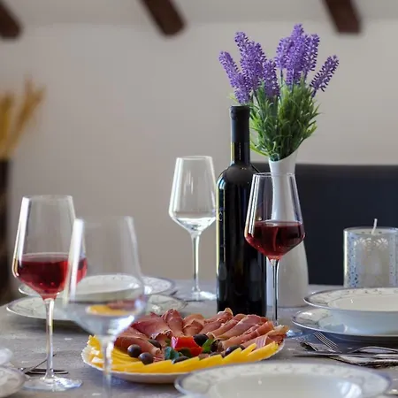 Nena アパート スプリト